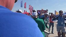 主办方祭出架子鼓 激情演奏助兴乌沙大战