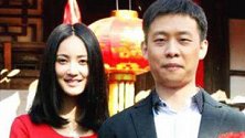 央视最美主持二婚嫁给小6岁影帝，婚后十三年无儿无女