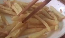 广东惠州：奶奶误将填缝剂炸薯条，孙子吃了两口被送进医院