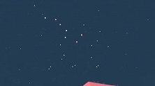 聪聪滑板车：聪聪和阿玛利亚居然看到一颗流星划过，真太幸运。
