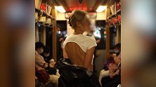 女孩穿露背装在有轨电车拍照遭斥责：没影响别人 想留下回忆
