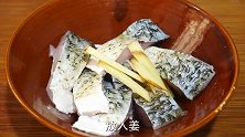 鱼腩还是这种做法好吃，搭配秘制配料，鱼肉鲜嫩入味很下饭