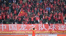 祝贺！中国女足绝地逆转挺进奥运 现场万人大合唱《怒放的生命》