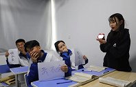 老师发明作业报警器，看老师如何套路学生写作业，真逗