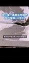9月19日凌晨，哈尔滨一高层住宅突发爆炸，一名男子从22楼直接坠楼身亡，对面邻居拍下恐怖瞬间 。