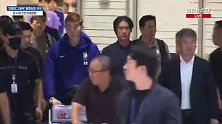 落地就挨骂！洪明甫抵达韩国机场 球迷齐声怒斥：滚蛋！