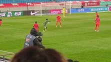实拍米特里策花式传球陶强龙破门 现场球迷忍不住爆粗