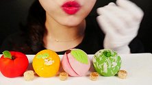 小姐姐吃各种水果造型的豆沙和菓子，颜值高而且口感很棒呀