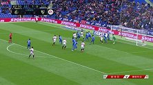 第43分钟塞维利亚球员埃斯库德罗射门