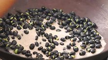 黑豆每粒都是宝，这样做出来吃，酥脆香甜，做法不难！