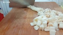 莲藕炒肉丁，香脆鲜嫩，健身减脂有营养，请慢用