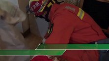 一觉醒来2米大蛇正在床头挪动 男子瞌睡瞬间吓没了