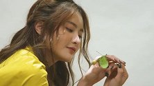 清纯类女神，赖雨濛穿衣好看，又不失个性自我