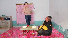 憨货把白酒注射到包子里，结果媳妇吃完包子丑态百出，真搞笑