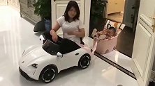 难怪媳妇一只要给儿子买辆车，眼前这一幕，自己玩得比儿子还欢