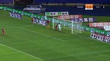 龙东杀入禁区横扫门前 柯钊躲避不及打进乌龙