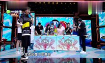 张慧雯旁若无人,在一边偷吃美食,女神形象尽毁!
