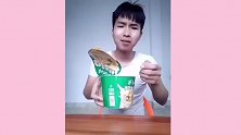 搞笑瞬间：都开始吃泡面了，你还和我说没营养？