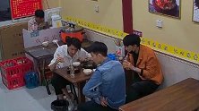 河南南阳：帅哥组团出没小餐馆 老板：难怪我找不到女朋友