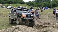 普切罗基4x4越野车，强悍越野能力