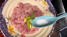 菠萝咕咾肉这样做，隔壁小女孩馋哭了
