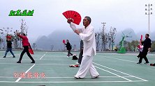 广场上看到大爷大妈们拿着扇子这样练，有谁知道这是什么功夫吗？