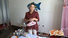 女儿不爱打扮，姥姥只能在外孙女身上打扮，给宝宝带了一堆衣服