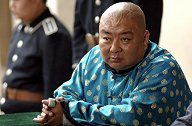 最穷时全身只剩一元钱，从货车司机转演员，如今57岁成网红吃播