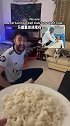 球迷恶搞：皇马球迷现在看见米饭就吓尿了