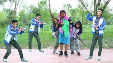 学生用小苏打做出假雪，堆出雪人，获得了2个分身