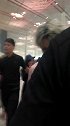 何昶希十分有礼貌，一个甜甜的笑容就可以暖化粉丝