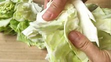 教你在家做手撕包菜，学会这样做，出锅味道不输饭店！