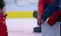 小男孩忘了和雷佳音握手,易烊千玺来和大头叔叔握个手