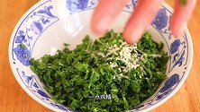 农村荠菜新鲜肥美，烙成美味荠菜饼，野菜新做法，咬下去又香又脆