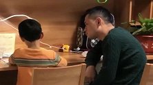 好脾气的爸爸，也不能控制辅导作业的情绪，看来是需要改变方法啦