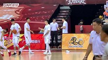 【PP体育在现场】叙叙旧！杜锋胡金秋赛前寒暄有说有笑