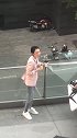 和周冬雨这么近，才知道她是又瘦又爱吃的呀！
