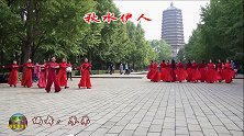 玲珑广场舞《秋水伊人》，崔老师领舞，出场很新颖！