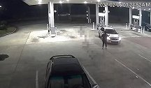 美国一名孕妇在加油站被盗贼偷走汽车 试图阻止被撞倒