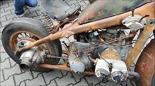 1941年的摩托车，看起来破的不行了，还能运行