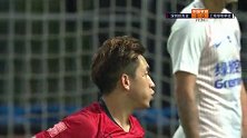 深圳前场发起短传渗透 几位大哥连续做球张源错失破门良机