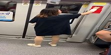 丑陋又无知！一女子坐过站砸地铁车门、拉紧急制动阀