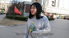 美女找饭店吃饭问路没礼貌，看小伙如何套路她，结局真是太逗了