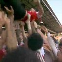 阿尔特塔被球员们高高举起
