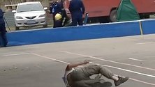 广西：消防员招录考核选拔，退伍老兵摔倒带伤继续跑