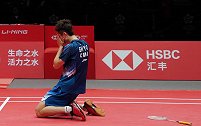 石宇奇2-0横扫世界第一桃田贤斗 羽联总决赛男单称王