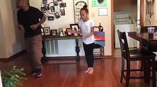 爸爸陪女儿嗨舞，这波节奏带得太带劲了，这父女两跳的太棒了吧！