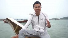 阿烽冒死出海捕鱼，鱼排都快被浪冲散了，阿烽抓到不少鱼不想回去