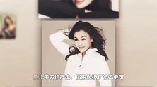58岁史可与家人聚会，揽着家人合照好幸福，俩混血儿子颜值高