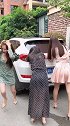 从小妈妈就告诉我要乐于助人，今天我要告诉她我是她的好孩子